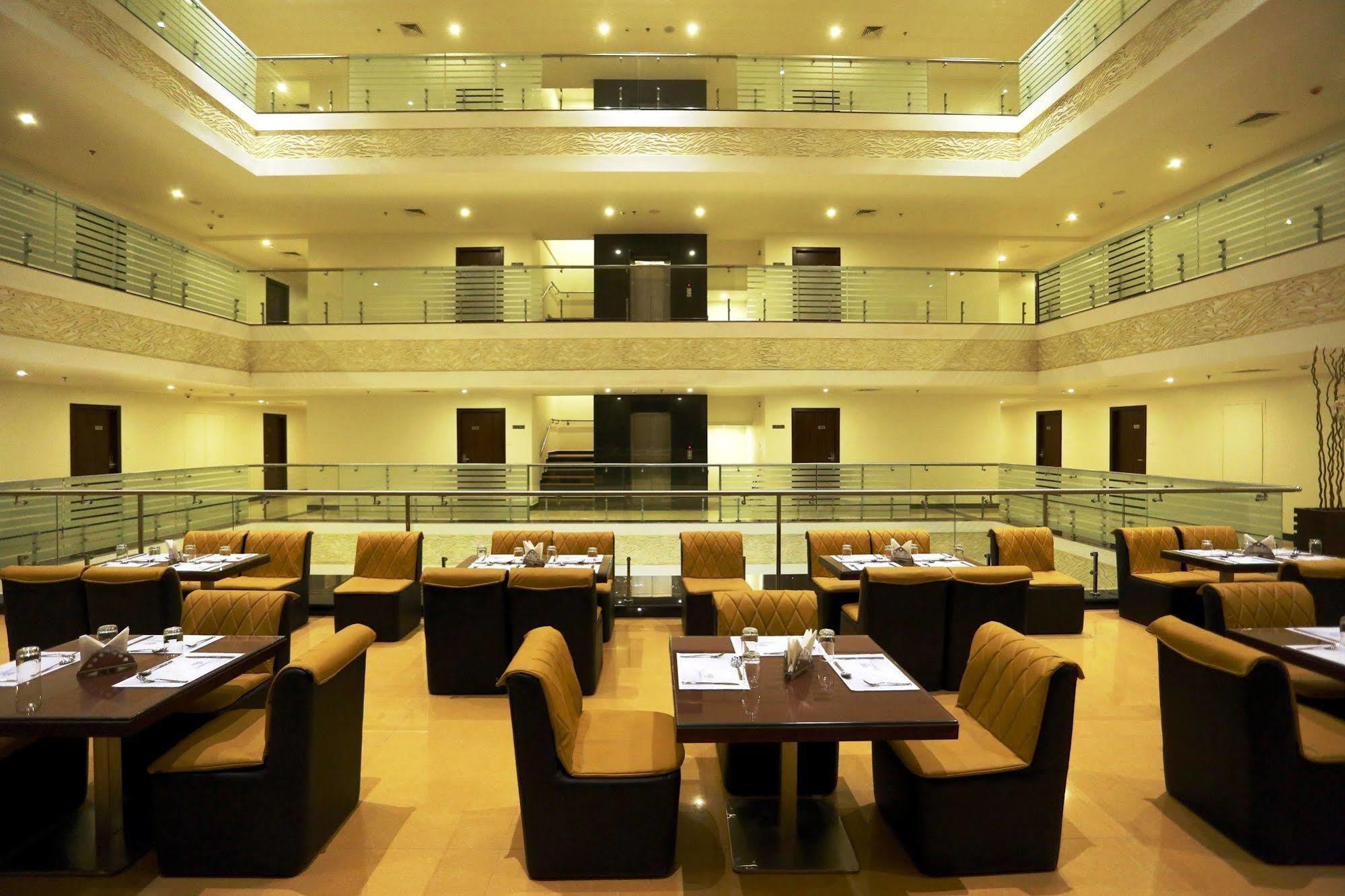 Solitaire Hotel Rāipur Exterior foto